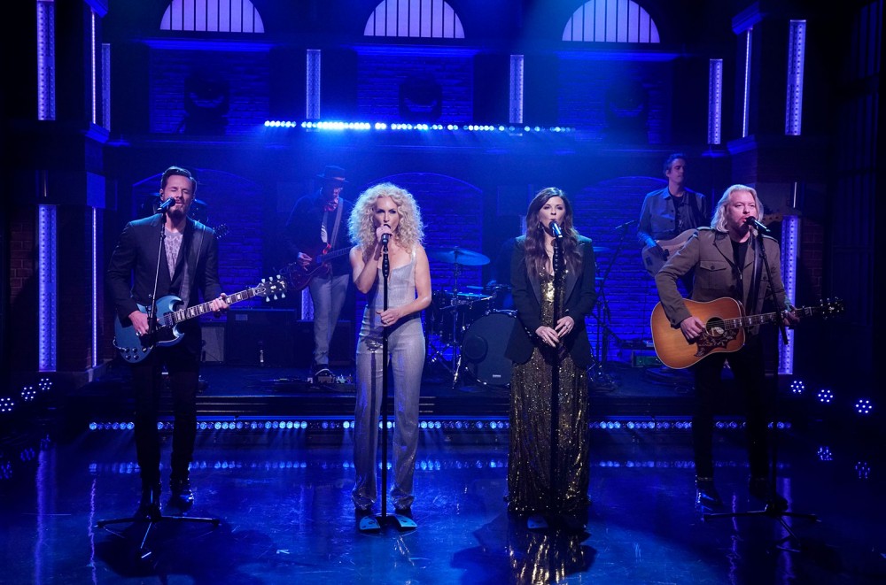 Little Big Town Enthrall With ‘Next to You’ On ‘Late Night With Seth Meyers’: Watch
