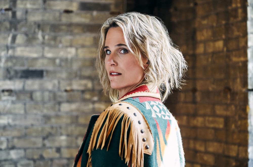 Lynne Hanson Takes the ‘Long Way Home’ in Reflective New Track: Song Premiere