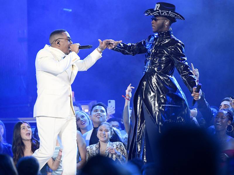 Nas Joins Lil Nas X, BTS & More For ‘Old Town Road’ & ‘Rodeo’ At 2020 Grammys