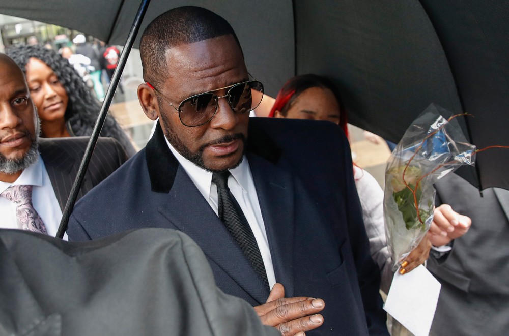 R. Kelly Girlfriends Azriel Clary & Joycelyn Savage Involved in Physical Altercation at His Chicago Home
