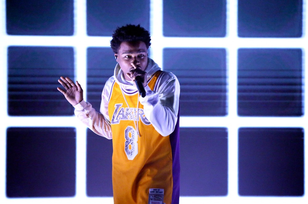 Roddy Ricch Performs ‘The Box’ on ‘Fallon’ in a Kobe Bryant Jersey