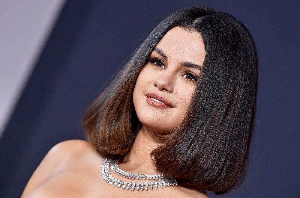 Selena Gomez Strolls Through Target Searching for Her New ‘Rare’ Album: Watch