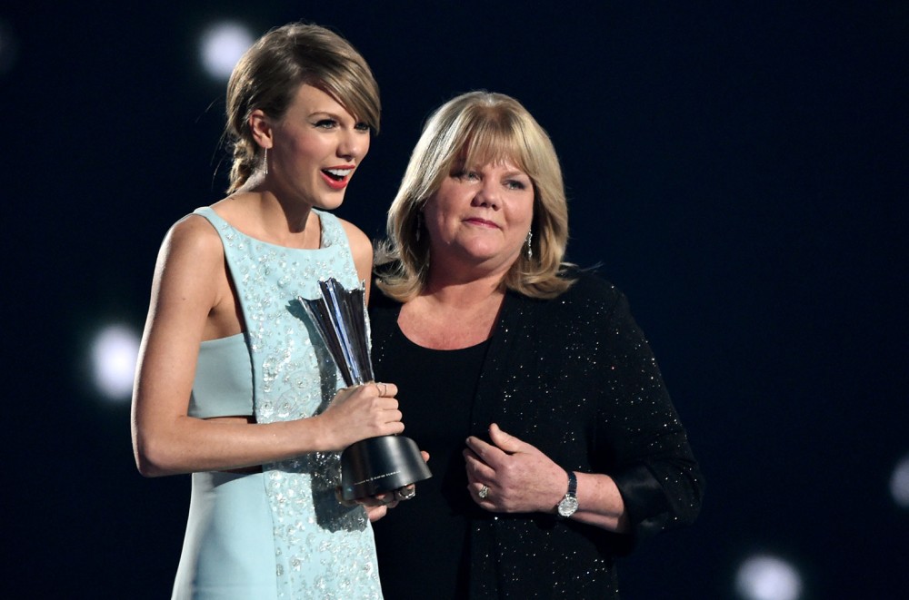 Taylor Swift Reveals Mother’s Brain Tumor Diagnosis: ‘It’s Been a Really Hard Time For Us as a Family’