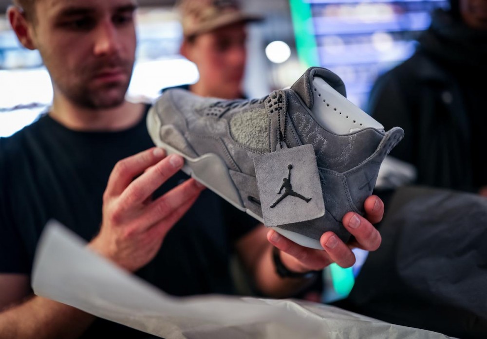 Air Jordan 4 x KAWS Sample Surfaces In Familiar Colorway: Photos