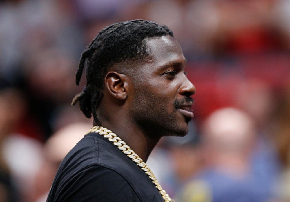 Antonio Brown Assaulted By Gym Equipment During Workout