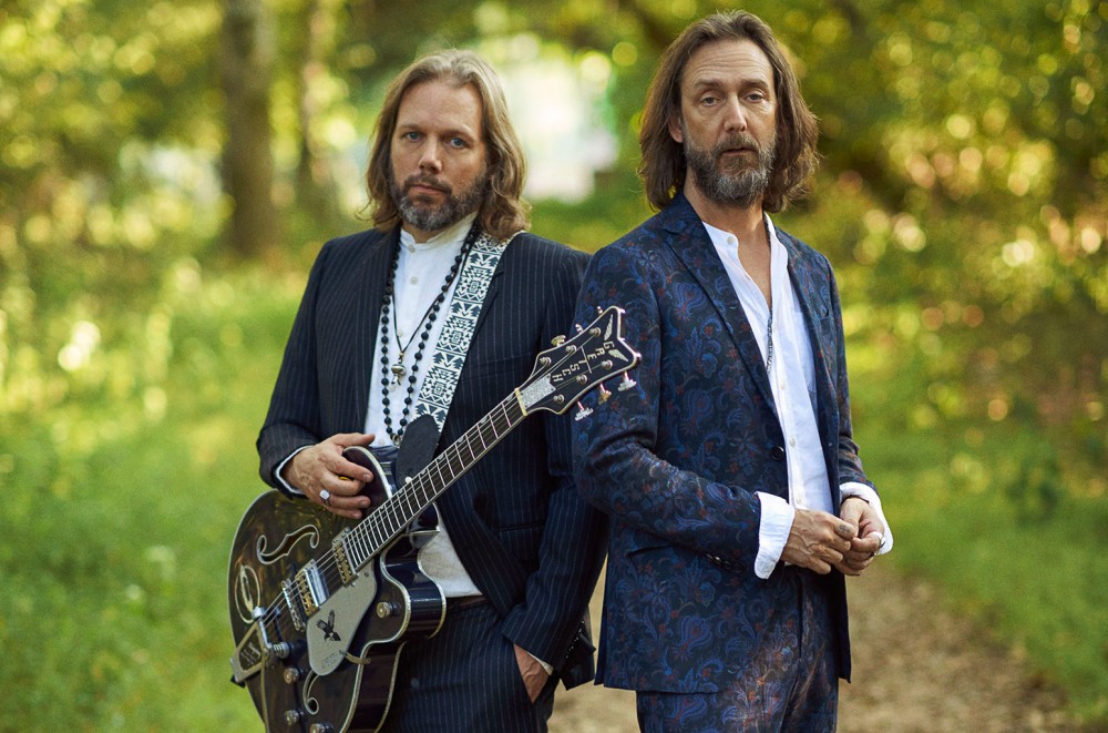 Black Crowes’ Chris & Rich Robinson Announce Acoustic Tour as ‘Brothers of a Feather’: See the Dates