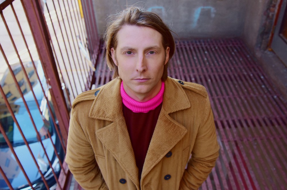 Eric Hutchinson Is Ready to ‘Rock Out’ on New Single, Announces ‘Class of ’98’ Album: Exclusive