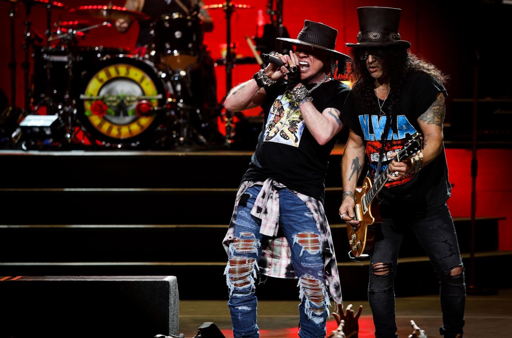 Guns N’ Roses Pay Tribute to Kobe Bryant With ‘Knockin’ on Heaven’s Door’: Watch