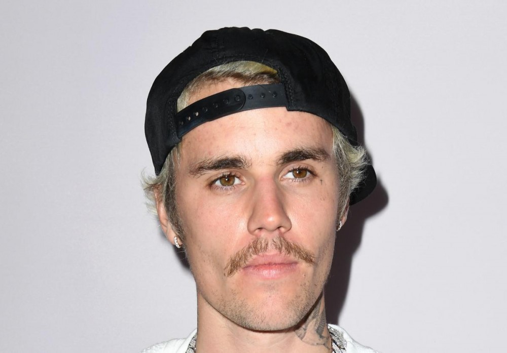 Justin Bieber Avoids Eating Bull D*ck By Throwing Cara Delevingne Under The Bus
