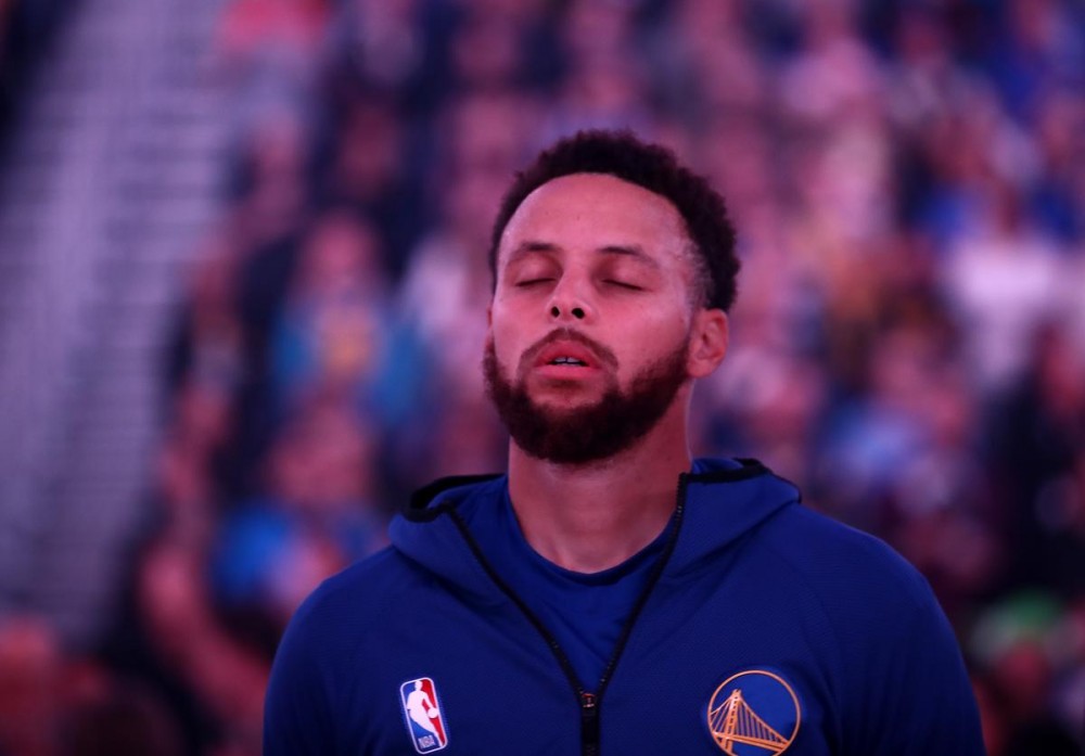 Steph Curry Shows Us How He Hasn't Lost His Touch Amidst Injury