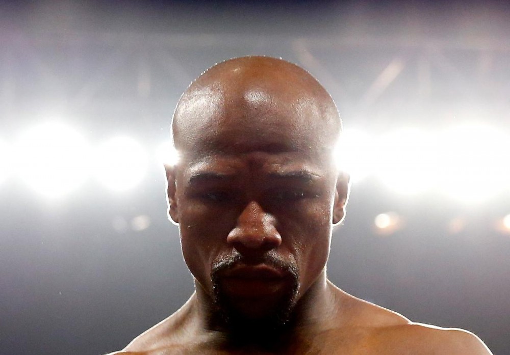 Floyd Mayweather Delays Two Fights As He Mourns Recent Tragic Losses