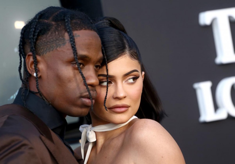 Kylie Jenner Still Hinting That She's Back With Travis Scott