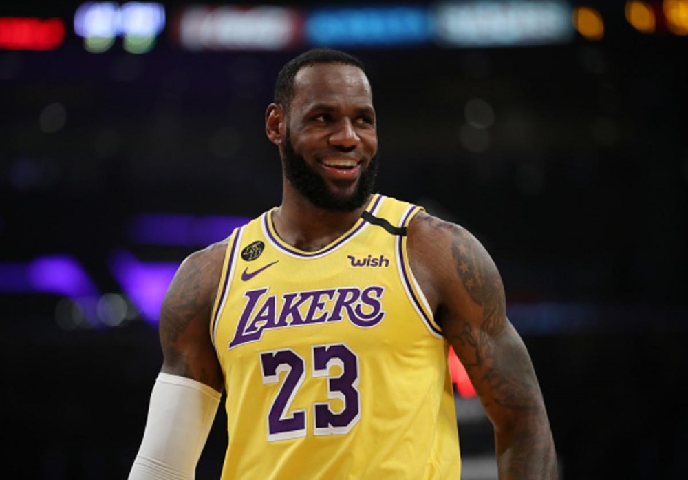 LeBron James Debuts New "Lakers" Nike LeBron 7 PE