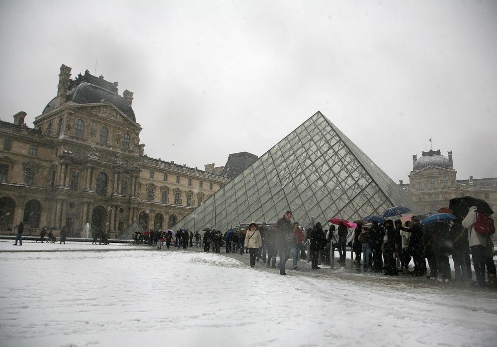 Louvre Museum Closes In Response To Coronavirus Fears