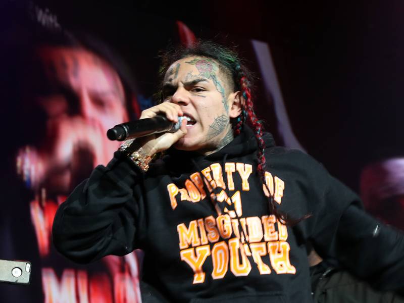 Tekashi 6ix9ine Reportedly Thinks He’ll Die From Coronavirus In Prison, Wants Out Now
