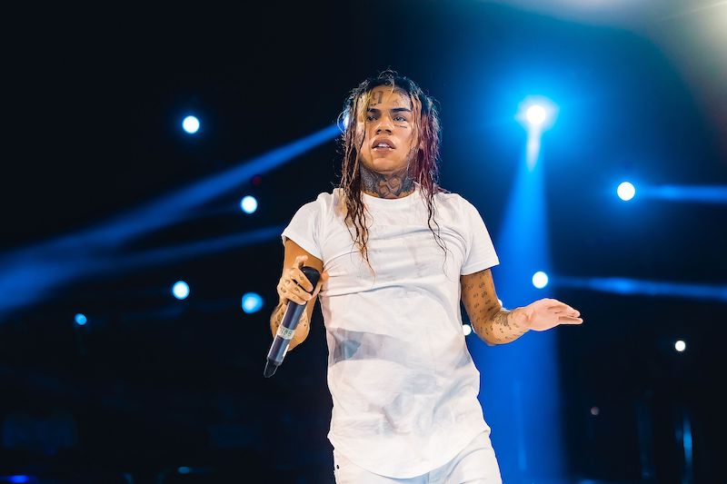 6ix9ine Promises 7-Day Rant After ‘TROLLZ’ Tops Billboard Hot 100