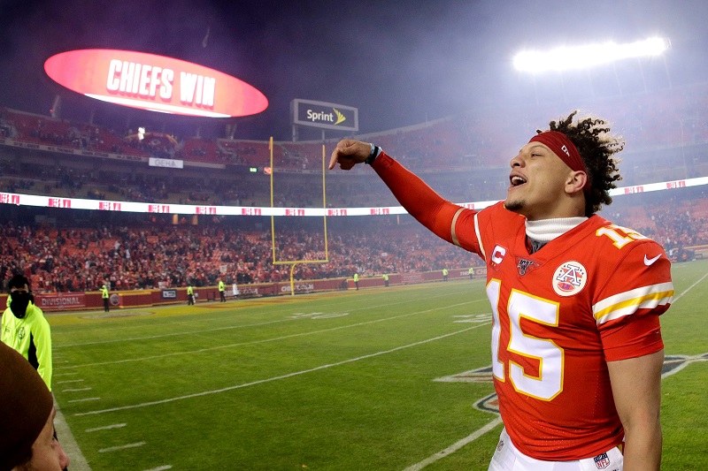 Patrick Mahomes Gets Engaged to Longtime GF Following Super Bowl Ring Ceremony