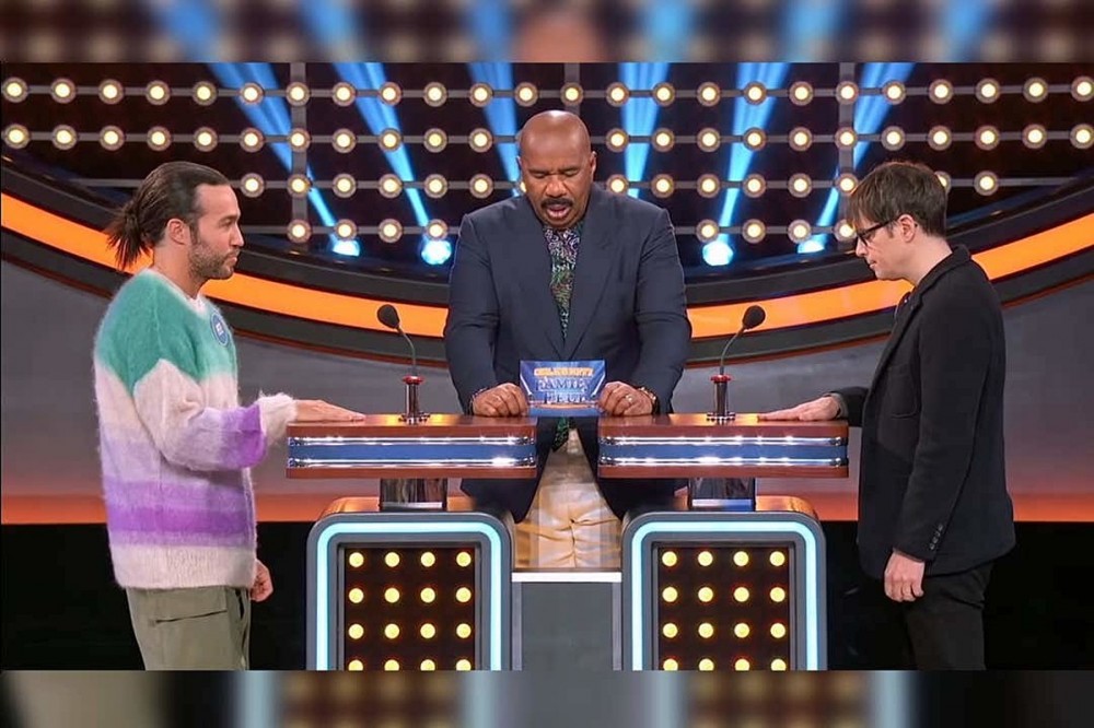 Watch Fall Out Boy and Weezer Play Each Other on ‘Celebrity Family Feud’