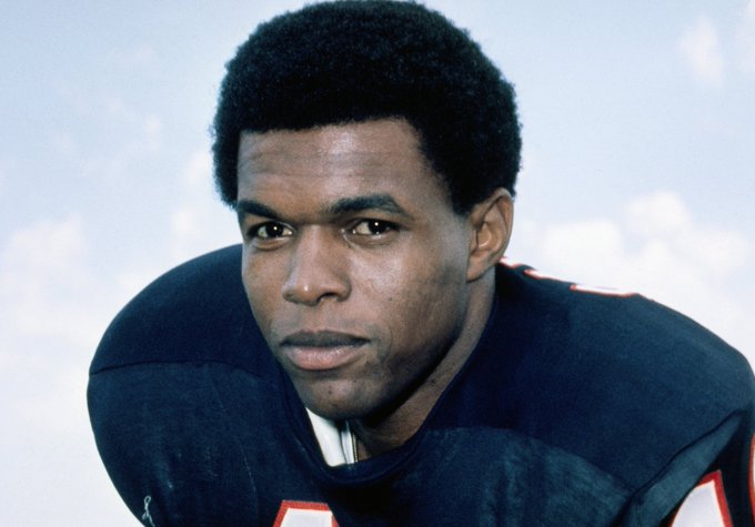 Chicago Bears Legend Gale Sayers Dead at 77