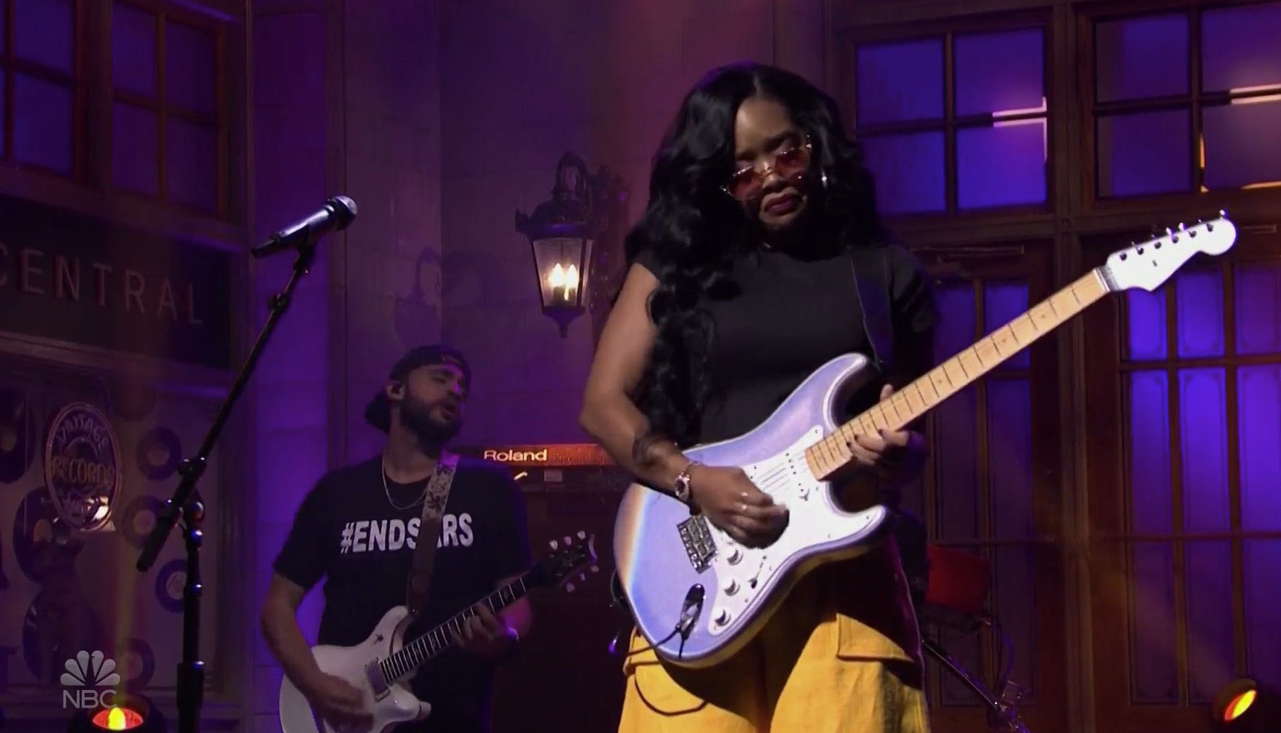 H.E.R. Promotes #EndSARS During ‘Saturday Night Live’ Performance