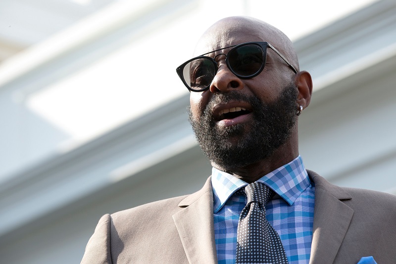 SOURCE SPORTS: Jerry Rice Claps Back at Randy Moss Over Best Wide Receiver Comment