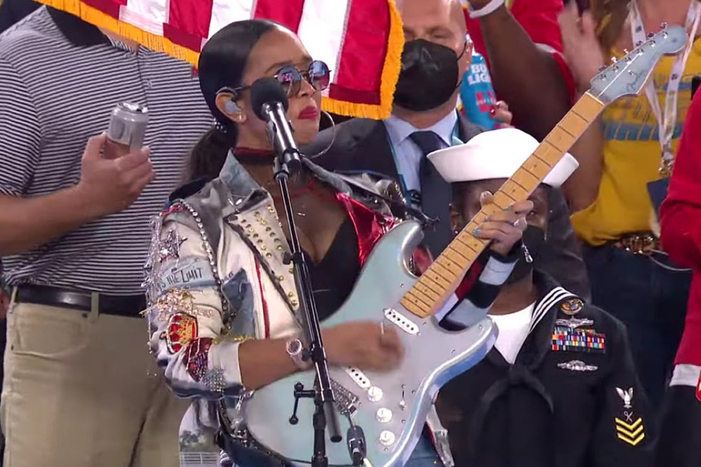 H.E.R.’s Super Bowl ‘America the Beautiful’ Performance Includes a Ripping Guitar Solo