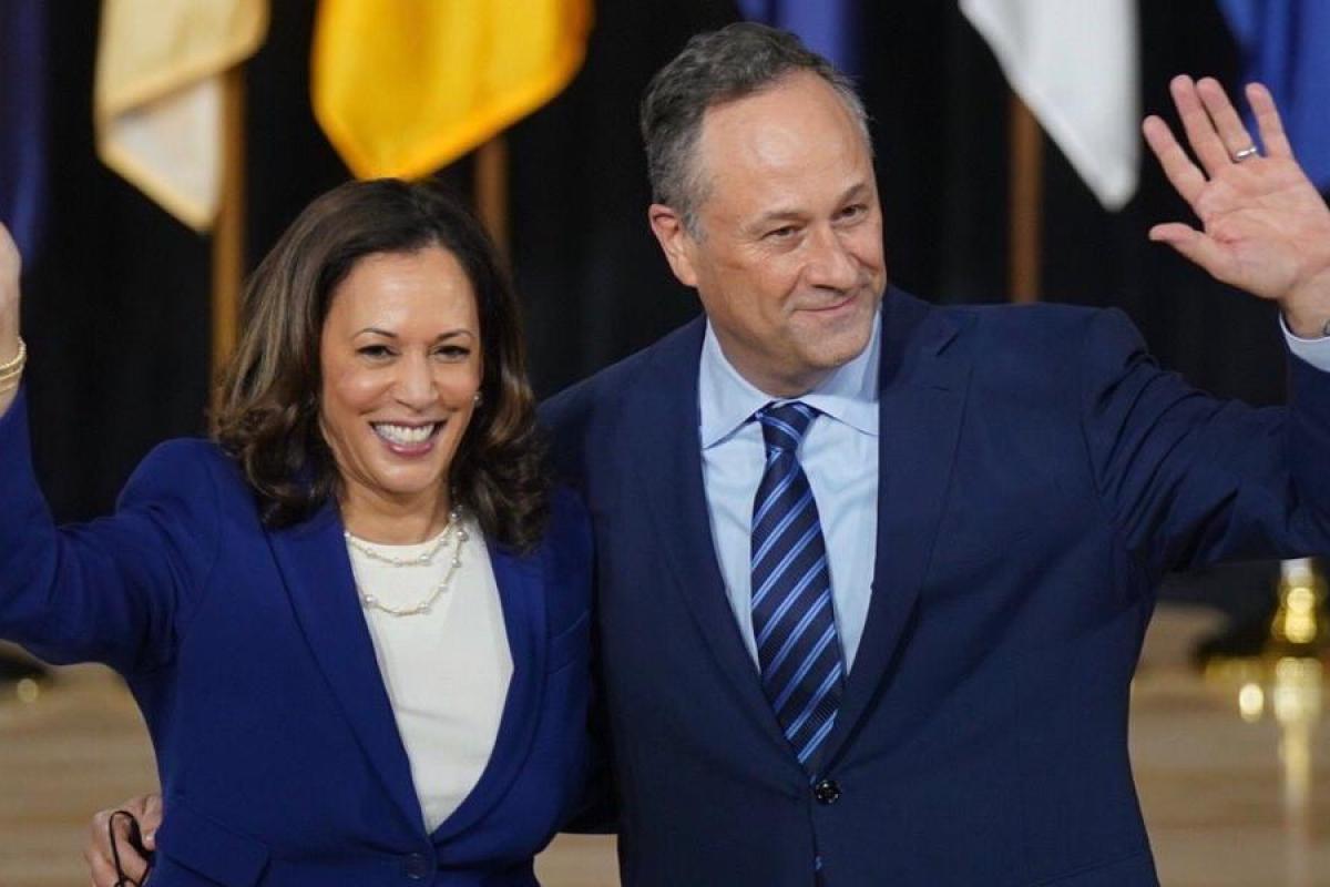 Vice President Kamala Harris and Second Gentleman Douglas Emhoff Talk NCAA Bracket Picks on Twitter