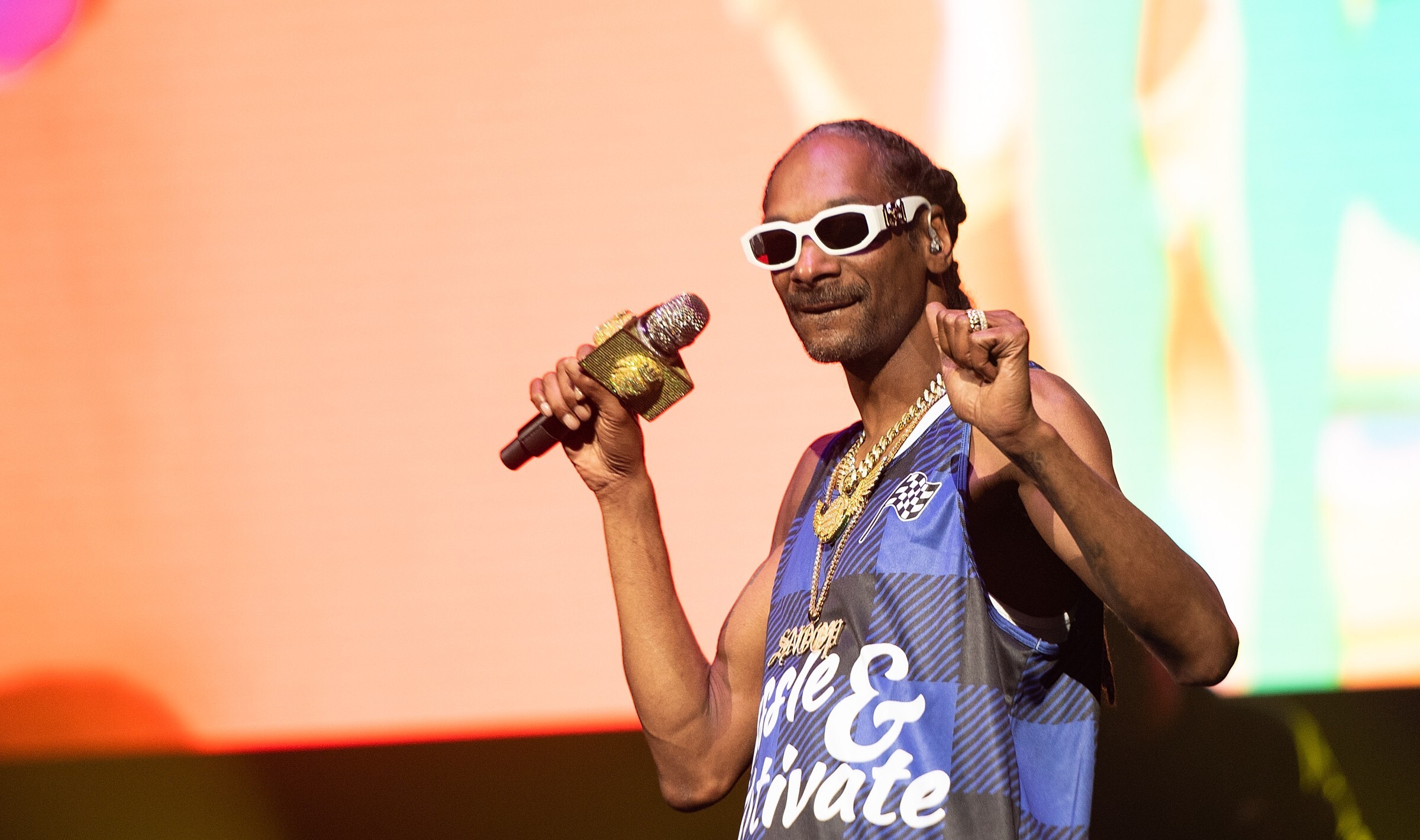 Snoop Dogg Clowns Joe Biden for Falling While Walking Up Air Force One