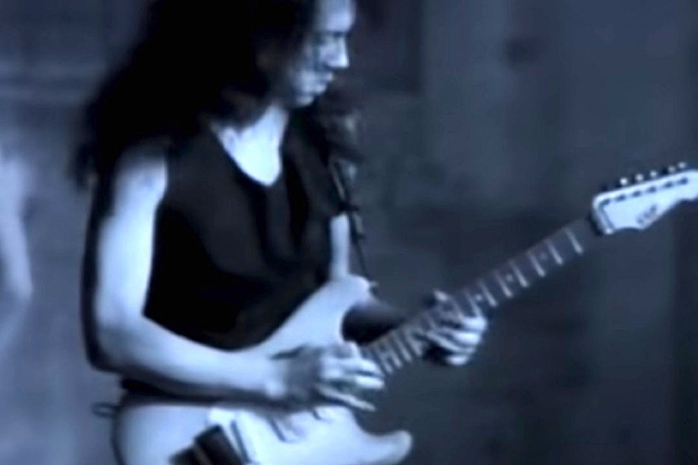 Kirk Hammett’s Guitar From Metallica’s ‘One’ Music Video Is Up for Auction