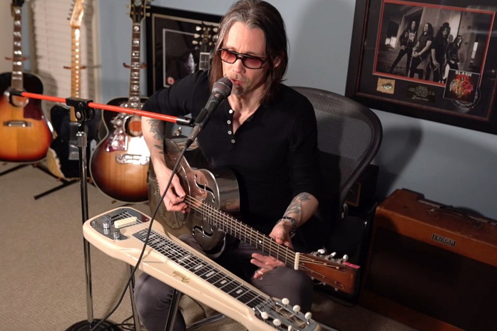 Myles Kennedy Plays His Favorite Riffs on 4 Different Instruments