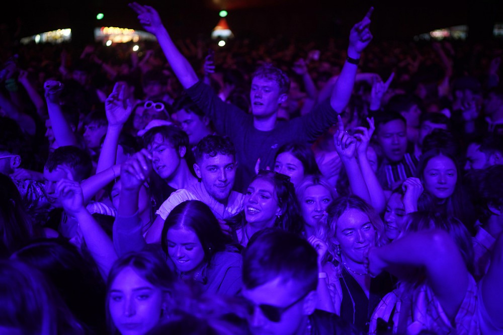 U.K. Hosts Experimental 5,000 Person Maskless Concert