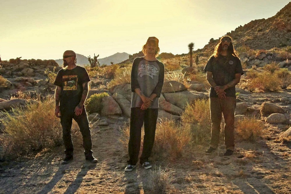 Listen to Stoner, the New Band From Former Kyuss + Queens of the Stone Age Members