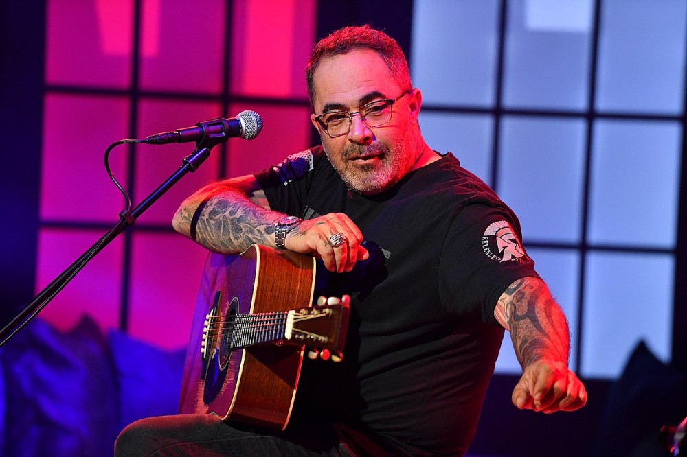 Aaron Lewis’ Controversial ‘Am I the Only One’ Hits No. 1 on Country Chart