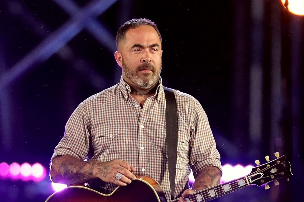 Staind’s Aaron Lewis Announces 2021 U.S. Tour With Backing Band The Stateliners