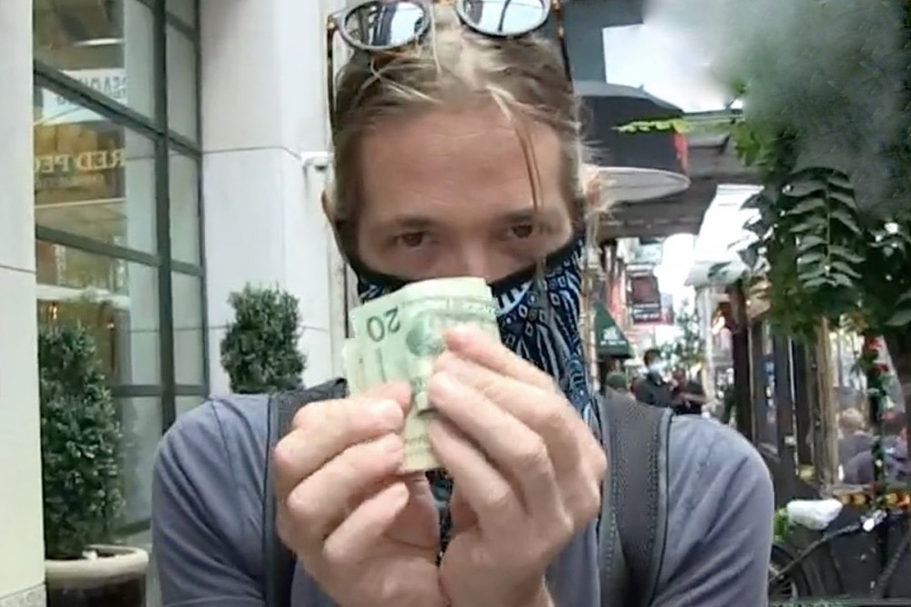 Watch Foo Fighters’ Taylor Hawkins Trade Autographs for Cash
