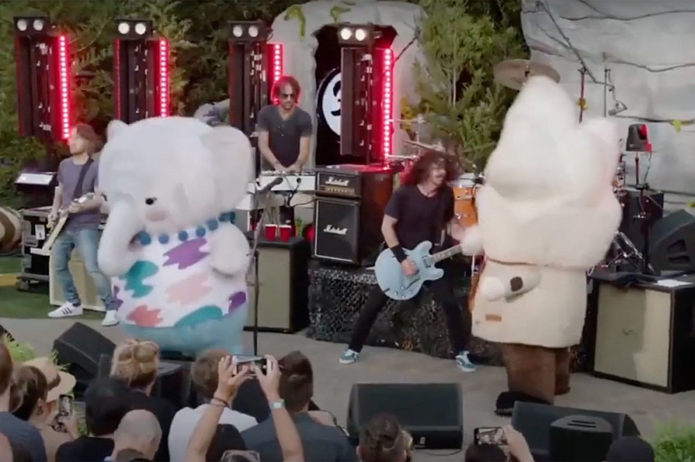 Watch Dave Grohl Crack Up While Foo Fighters Perform With Dancing Mascots