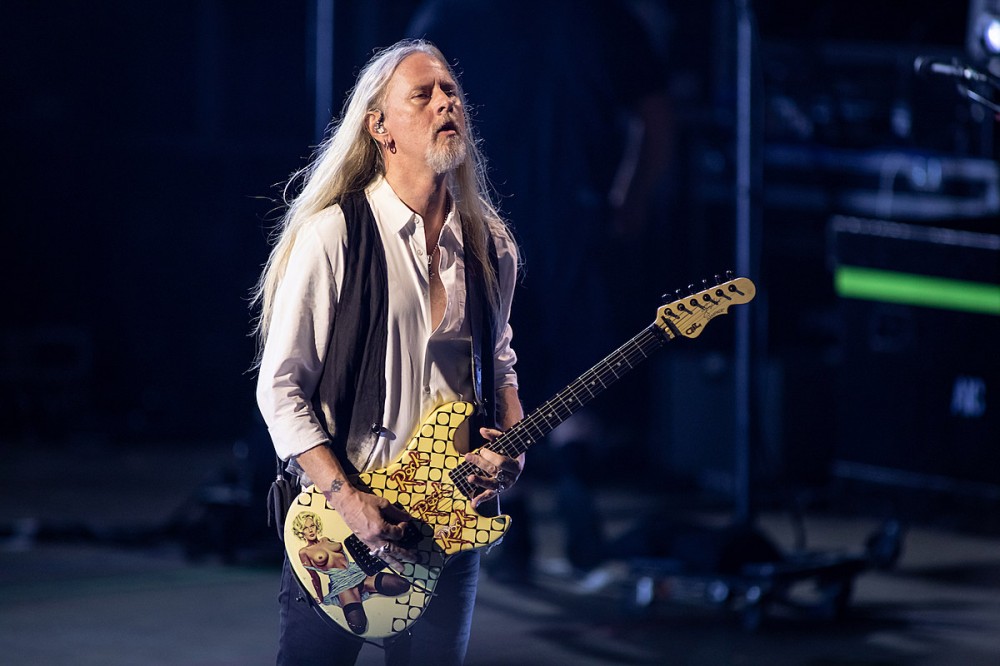 Alice in Chains’ Jerry Cantrell Says It’s ‘Healthy’ to Make Music Outside of Your Band