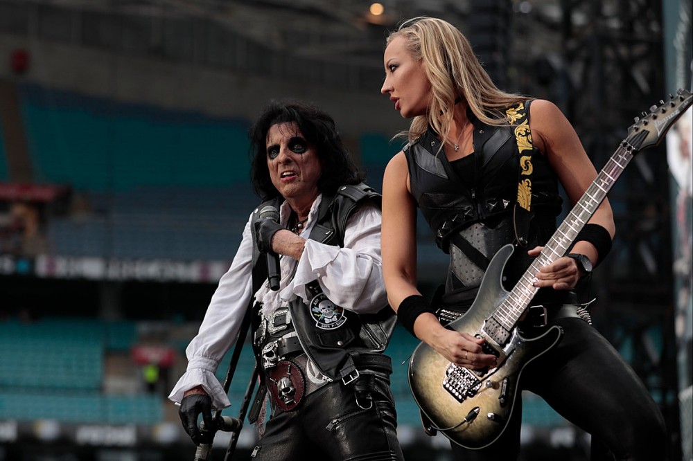 Alice Cooper Breaks Cane Onstage, Accidentally Hits Nita Strauss in the Head Mid-Song