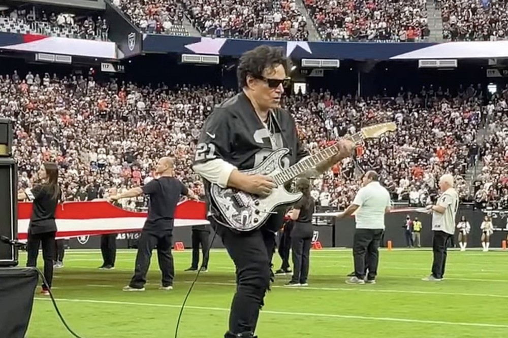 Journey’s Neal Schon Shreds National Anthem at Raiders Vs. Bears NFL Game