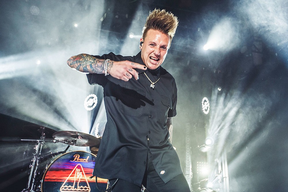 Papa Roach Incite Wall of Death During Pizzaria Performance