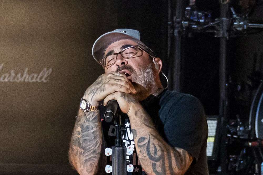 Aaron Lewis Repeats Conservative Conspiracy Theories at Concert