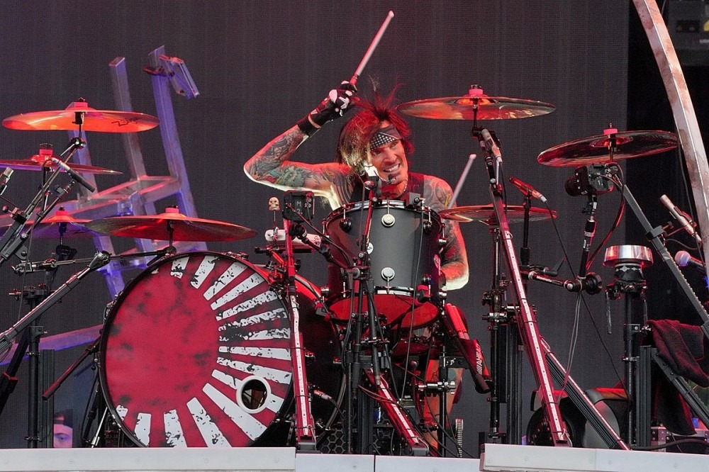 Tommy Lee Powers Through Broken Ribs, Plays Drums on Three Motley Crue Songs on Second Night