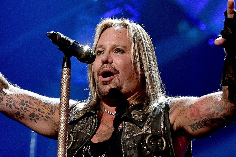 Rockers Defend Vince Neil’s Teleprompter Reliance Telling Critics ‘Leave The Guy Alone’