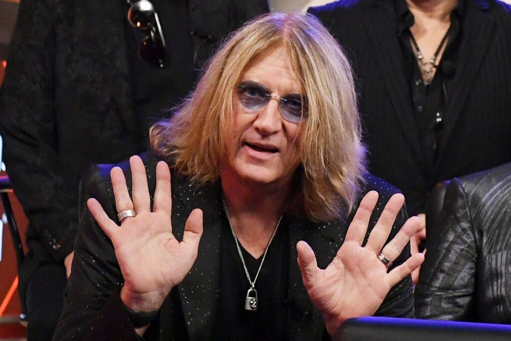 Joe Elliott: Online Imposters ‘Really Starting to Piss Me Off’