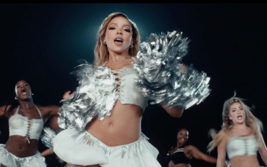 Tinashe Drops Bold New Music Video for “No Broke Boys”