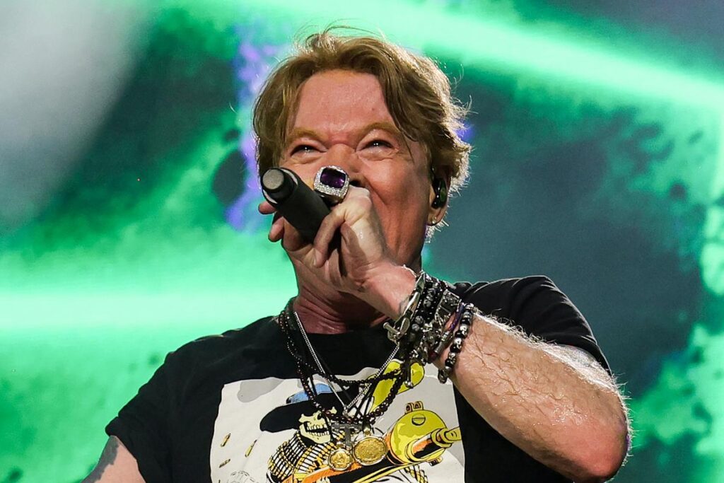 Watch Guns N’ Roses Perform Four Black Sabbath Covers Watch Guns N’ Roses Perform Four Black Sabbath Covers