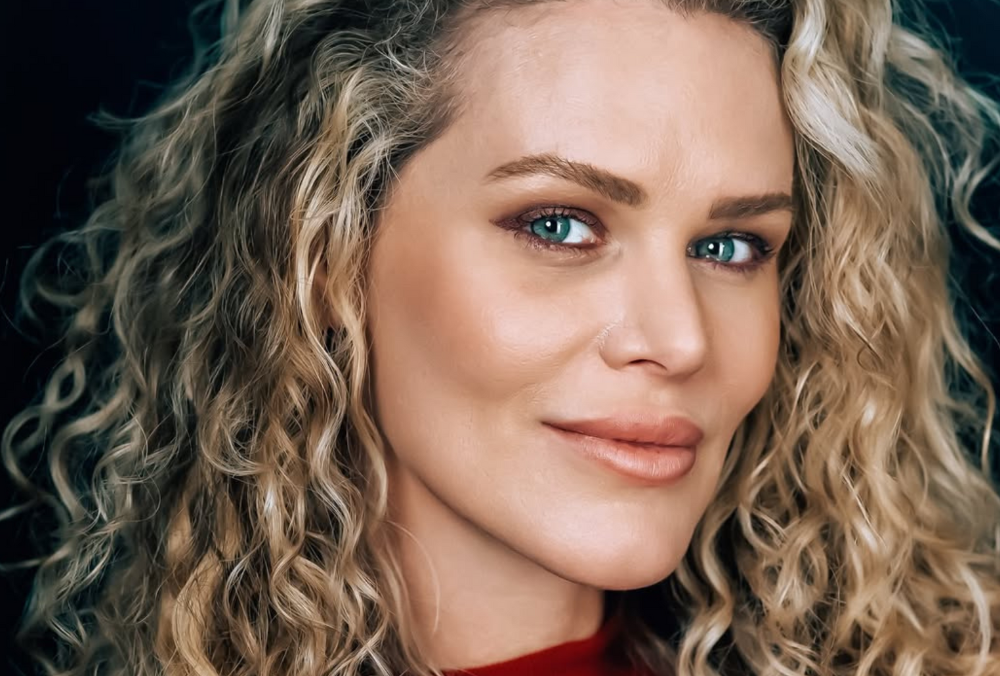 Kelly Monrow Shares “Fighter,” a Song of Soulful Resilience Kelly Monrow Shares “Fighter,” a Song of Soulful Resilience
